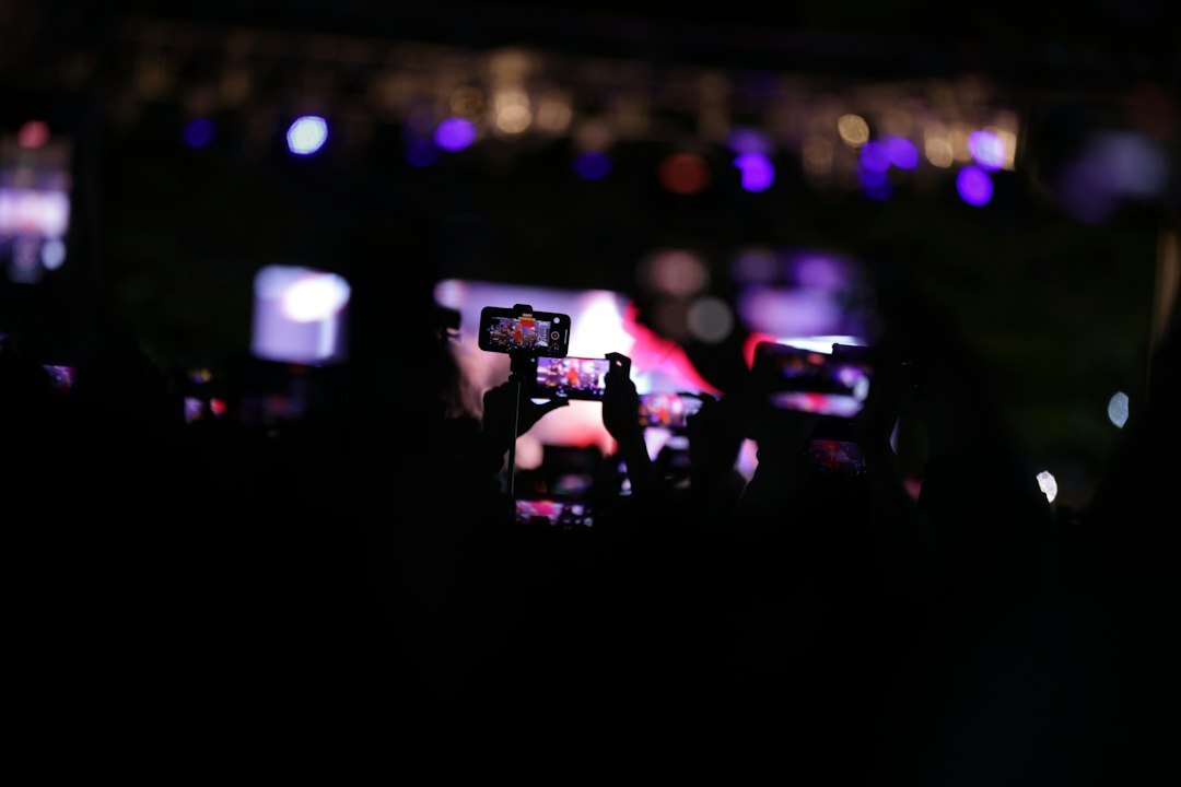 media frenzy paparazzi
